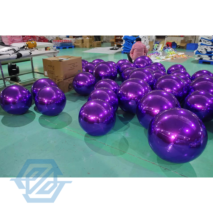 Palloncino gonfiabile viola con sfera a specchio per la decorazione di eventi di festa